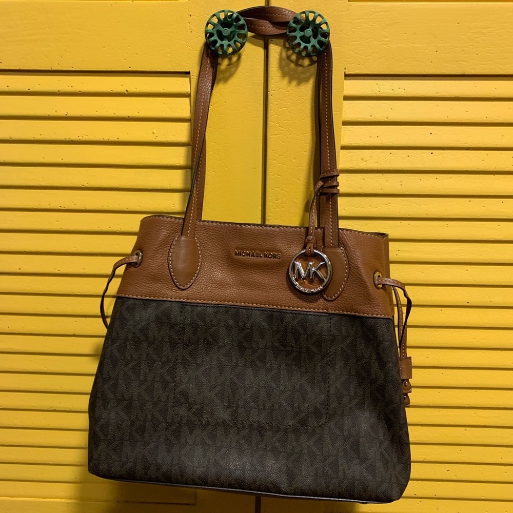 Michael Kors Marina North South LG Drawstring Tote